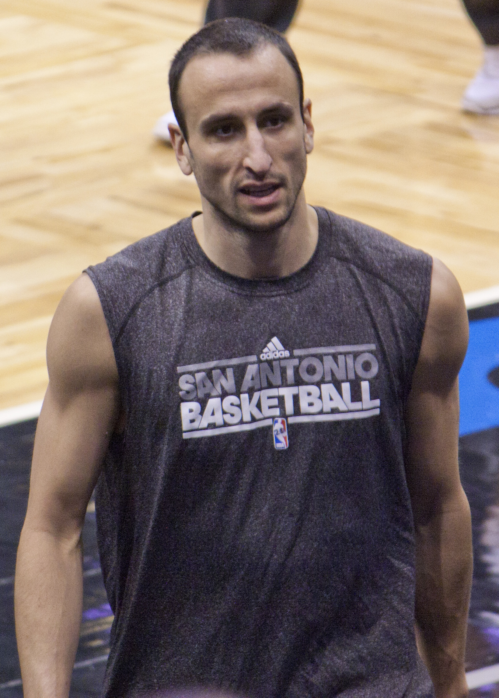 Imagem de referência relacionada a Manu Ginóbili, item descrito como basquetebolista argentino