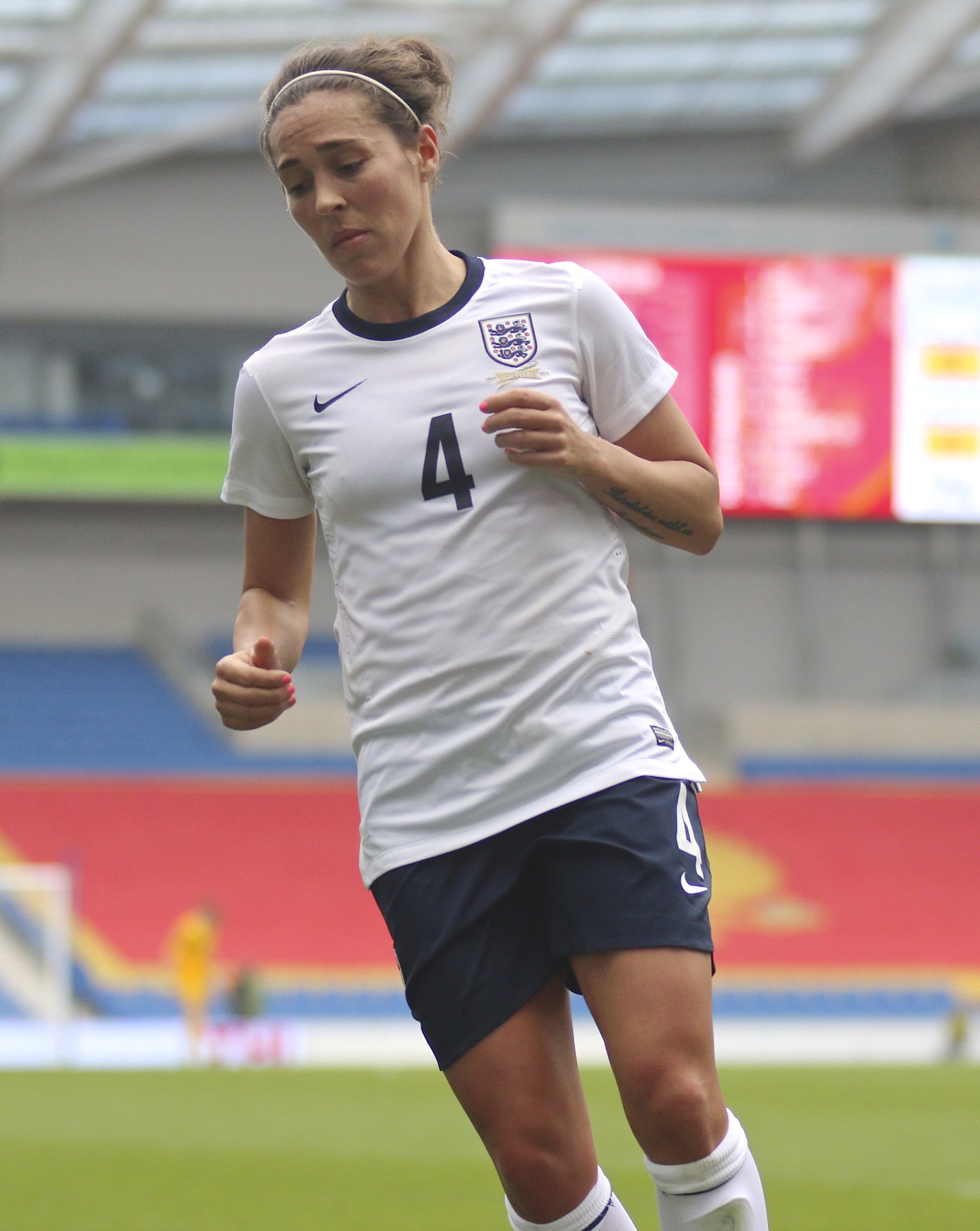 Imagem de referência relacionada a Fara Williams, item descrito como futebolista britânica