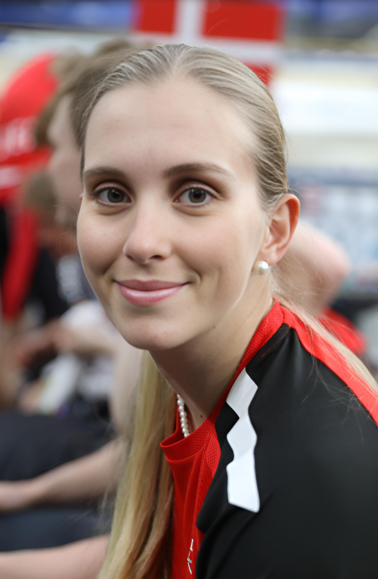 Imagem de referência de Ellen Hjøllund Klinge, descrito nos dados abertos como ciclista dinamarquesa