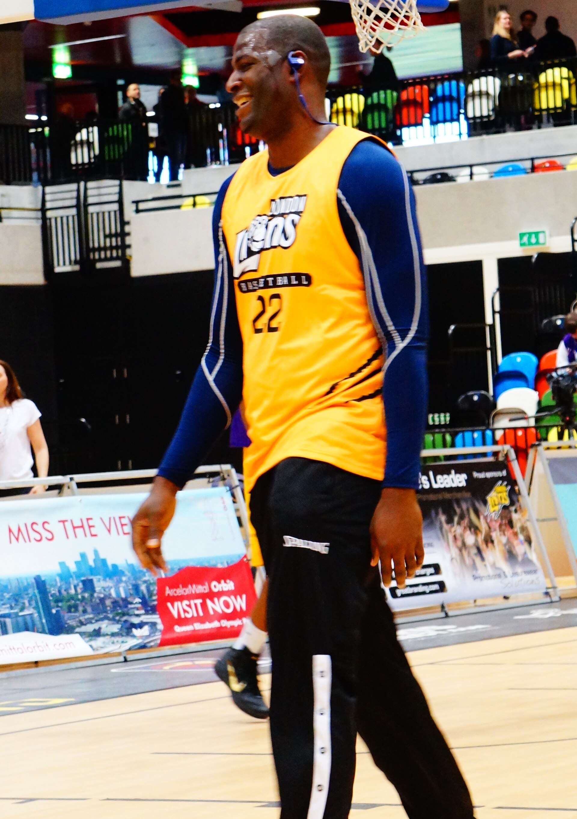 Imagem de referência de Olumide Oyedeji, descrito nos dados abertos como jogador de basquetebol nigeriano