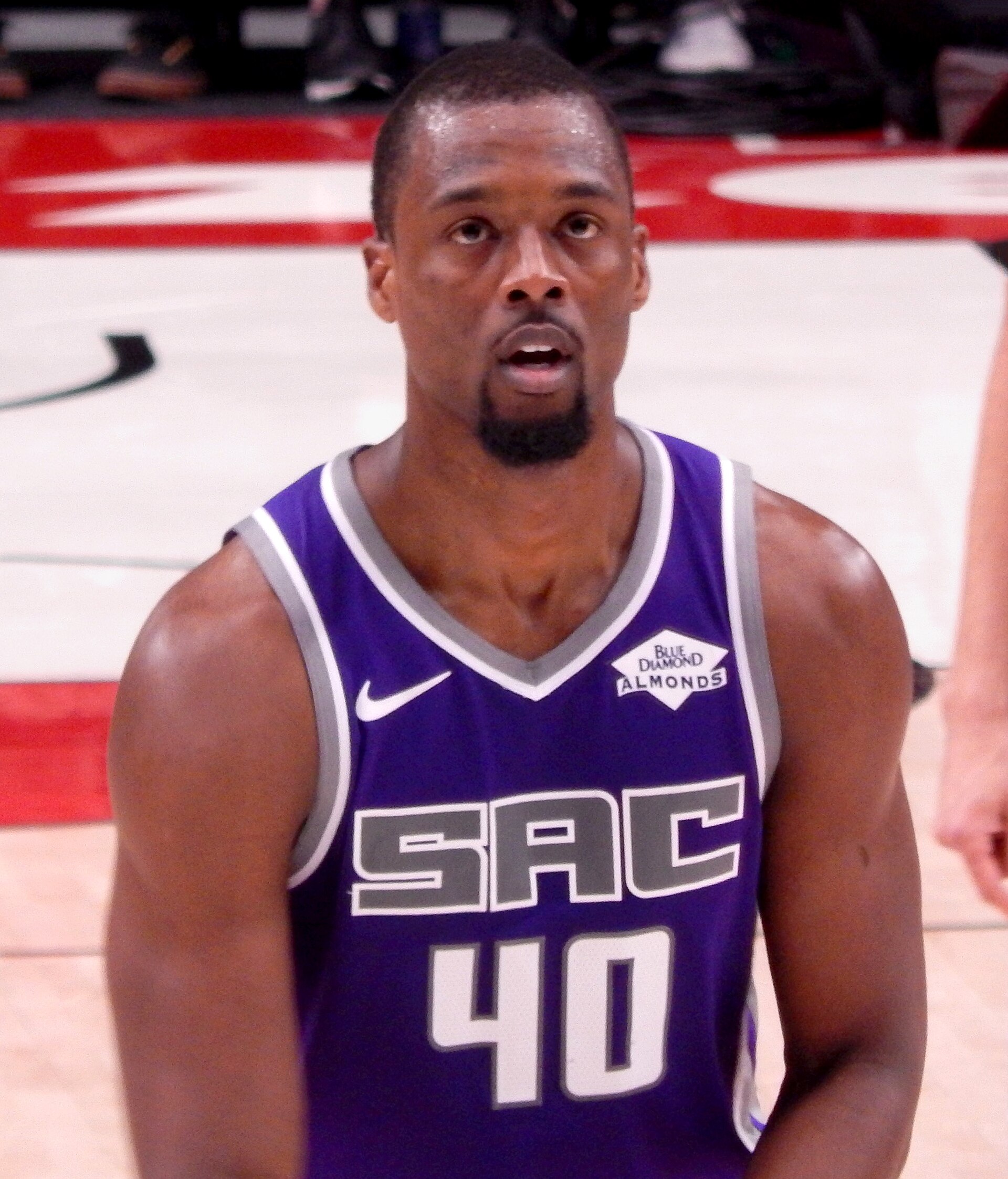 Imagem de referência relacionada a Harrison Barnes, item descrito como basquetebolista estadunidense