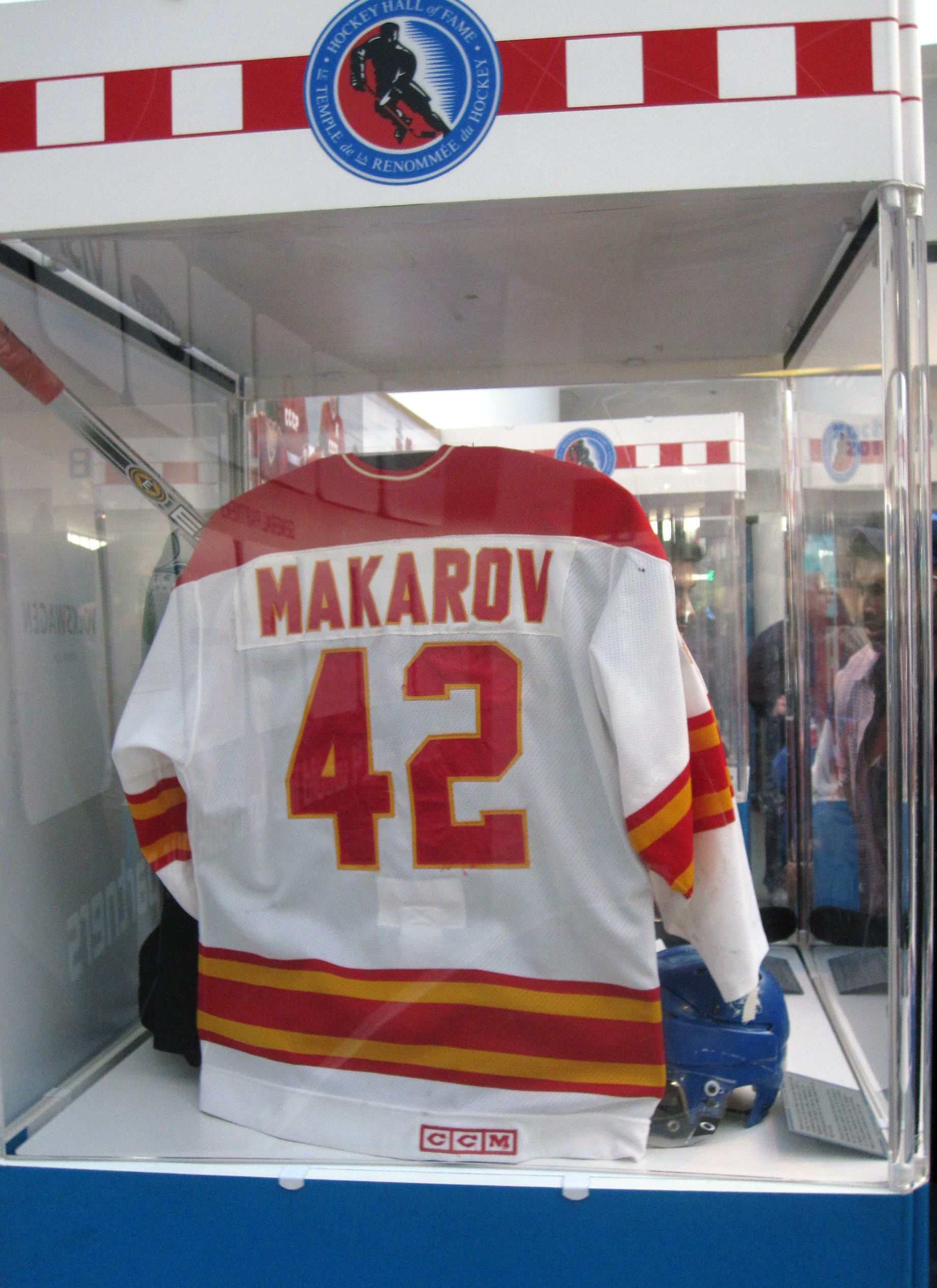 Imagem de referência de Sergei Makarov, descrito nos dados abertos como jogador do hoquei de gelo russo