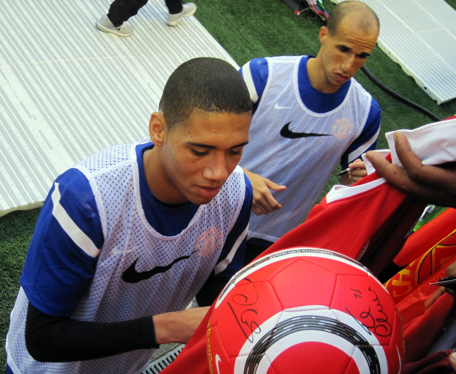 Imagem de referência relacionada a Chris Smalling, item descrito como futebolista britânico
