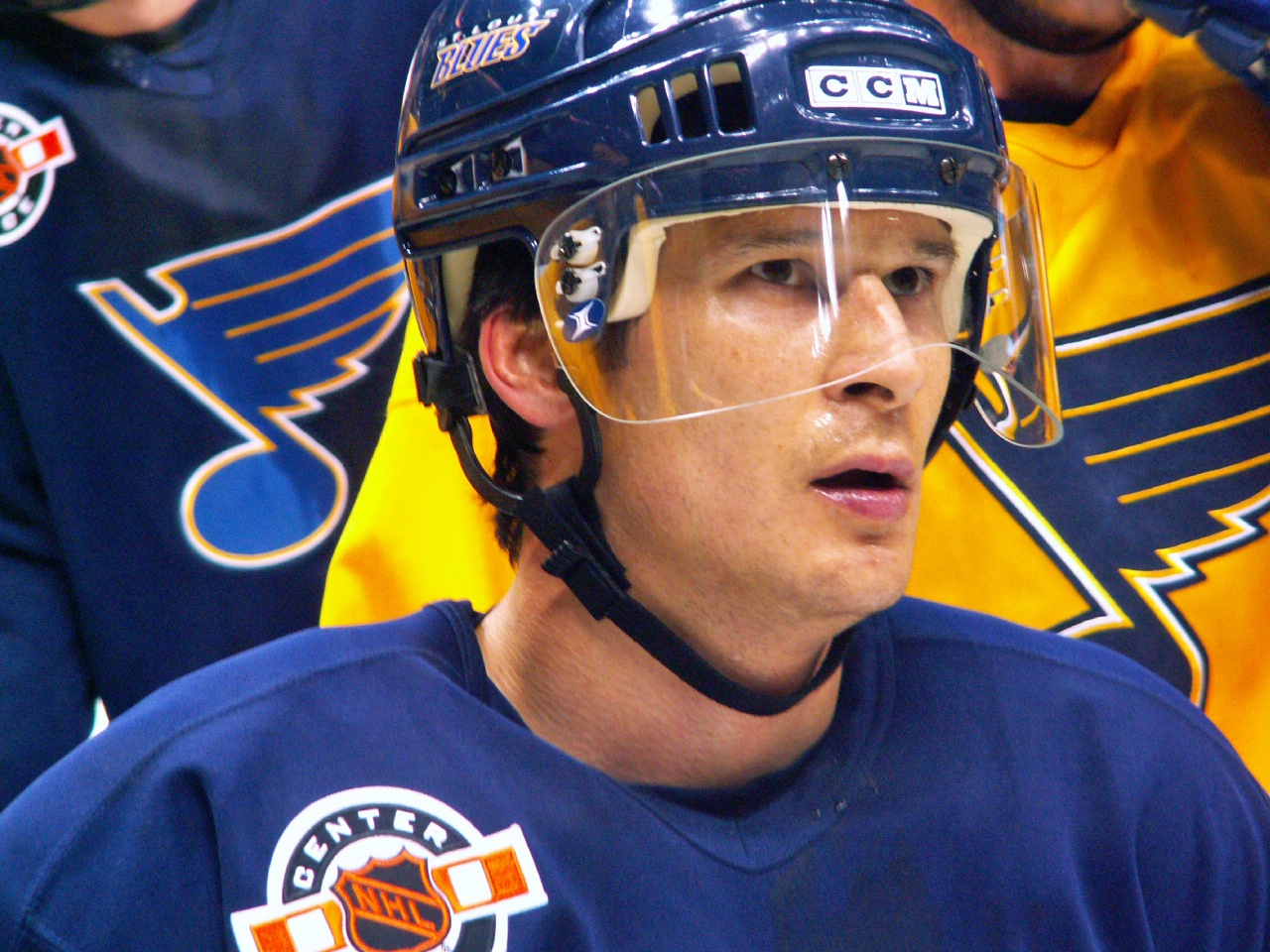 Imagem de referência de Paul Kariya, descrito nos dados abertos como jogador de hóquei no gelo canadense