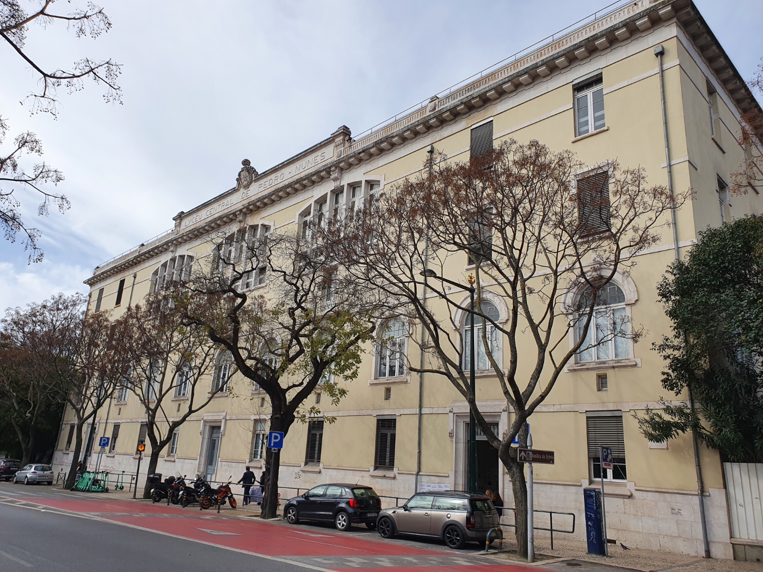 Imagem de referência relacionada a Liceu Pedro Nunes, item descrito como escola secundária de Lisboa, Portugal