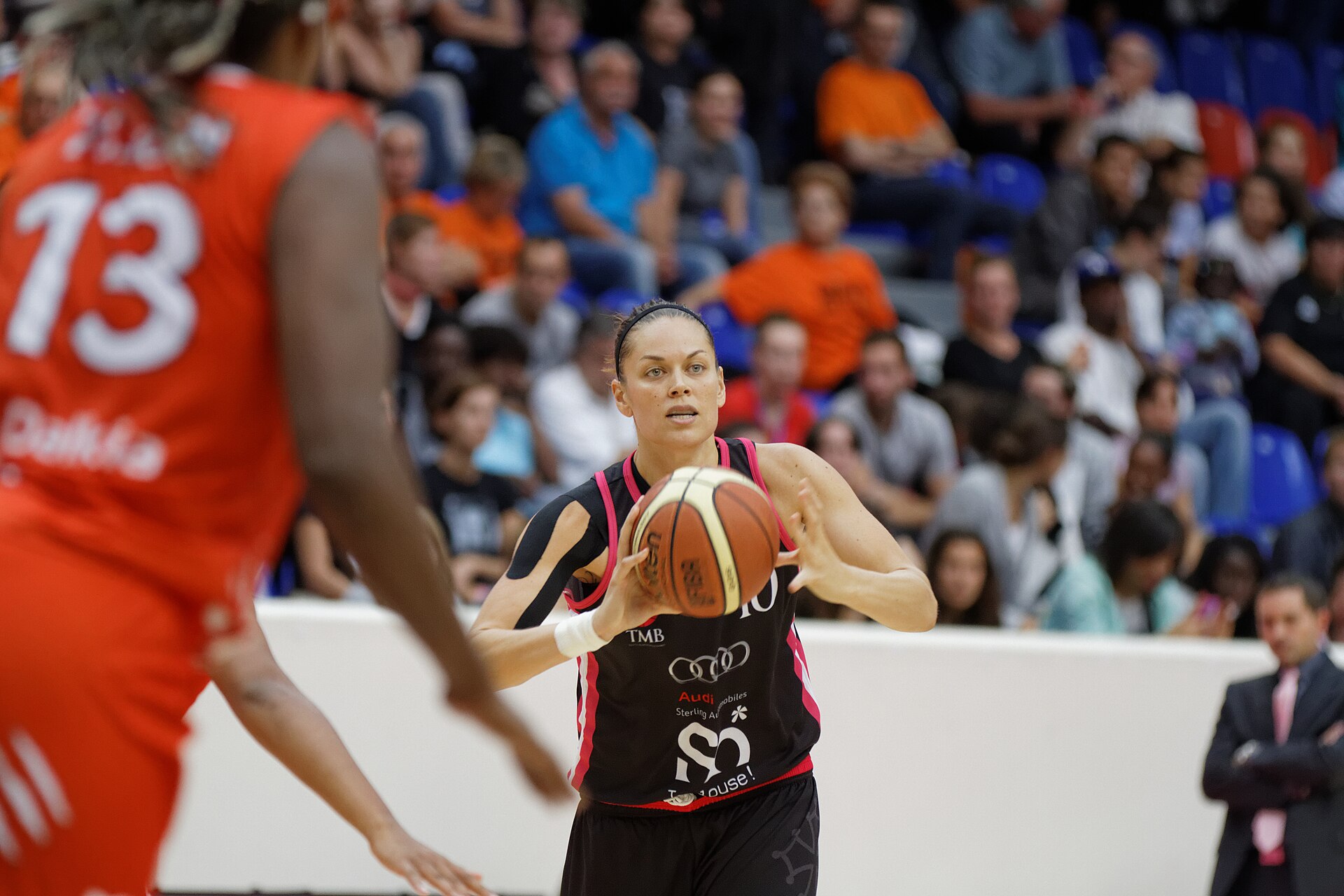 Imagem de referência relacionada a Kristen Mann, item descrito como jogadora de basquetebol norte-americana