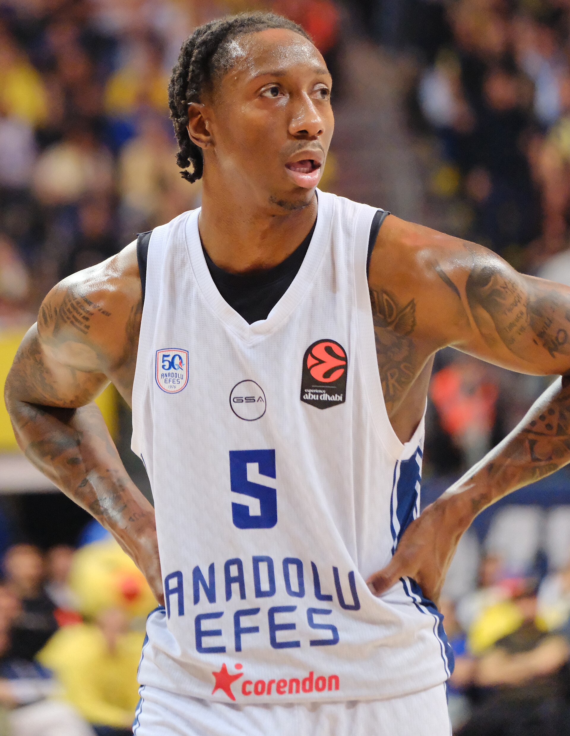 Imagem de referência de Saben Lee, descrito nos dados abertos como jogador de basquetebol norte-americano