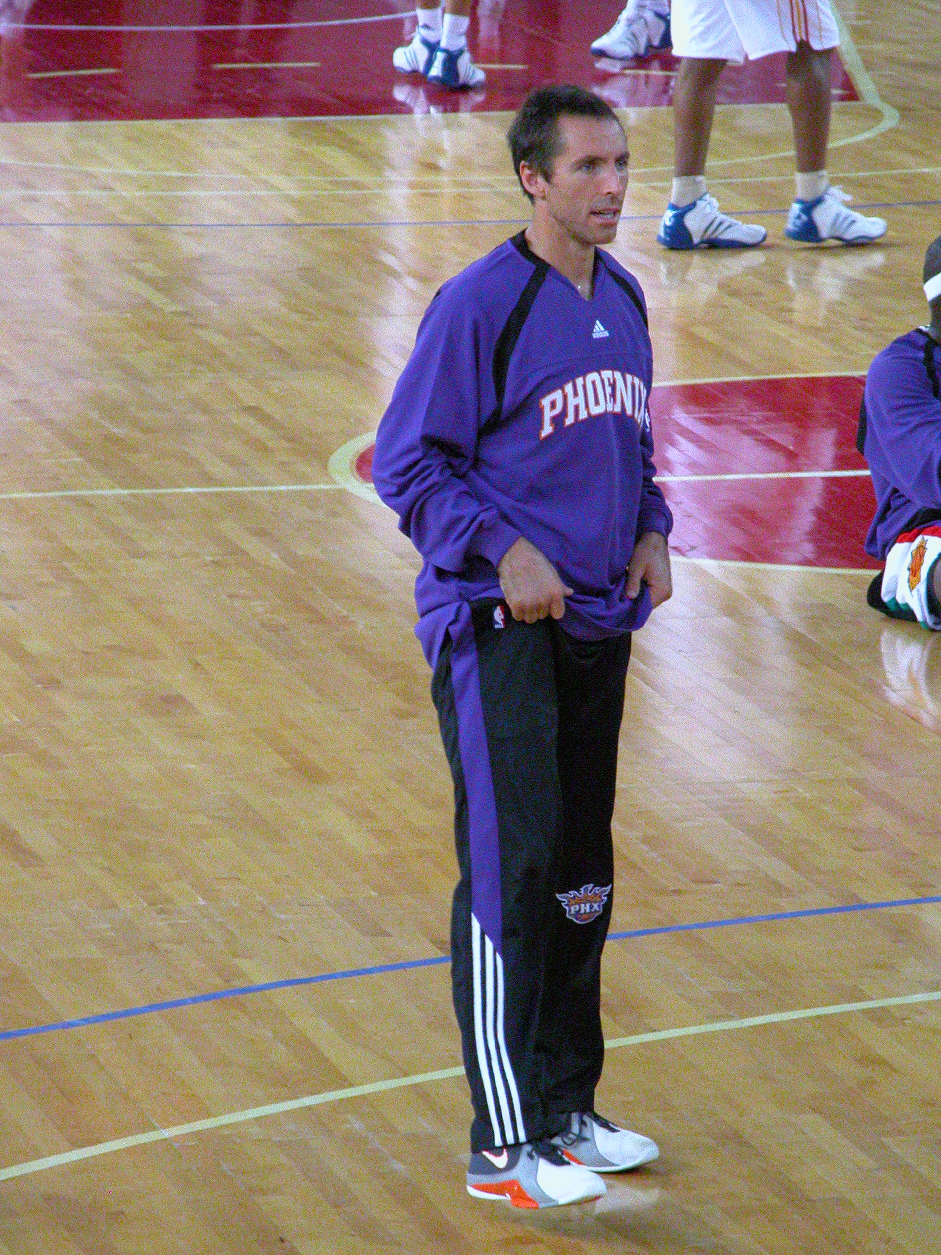 Imagem de referência relacionada a Steve Nash, item descrito como basquetebolista canadense