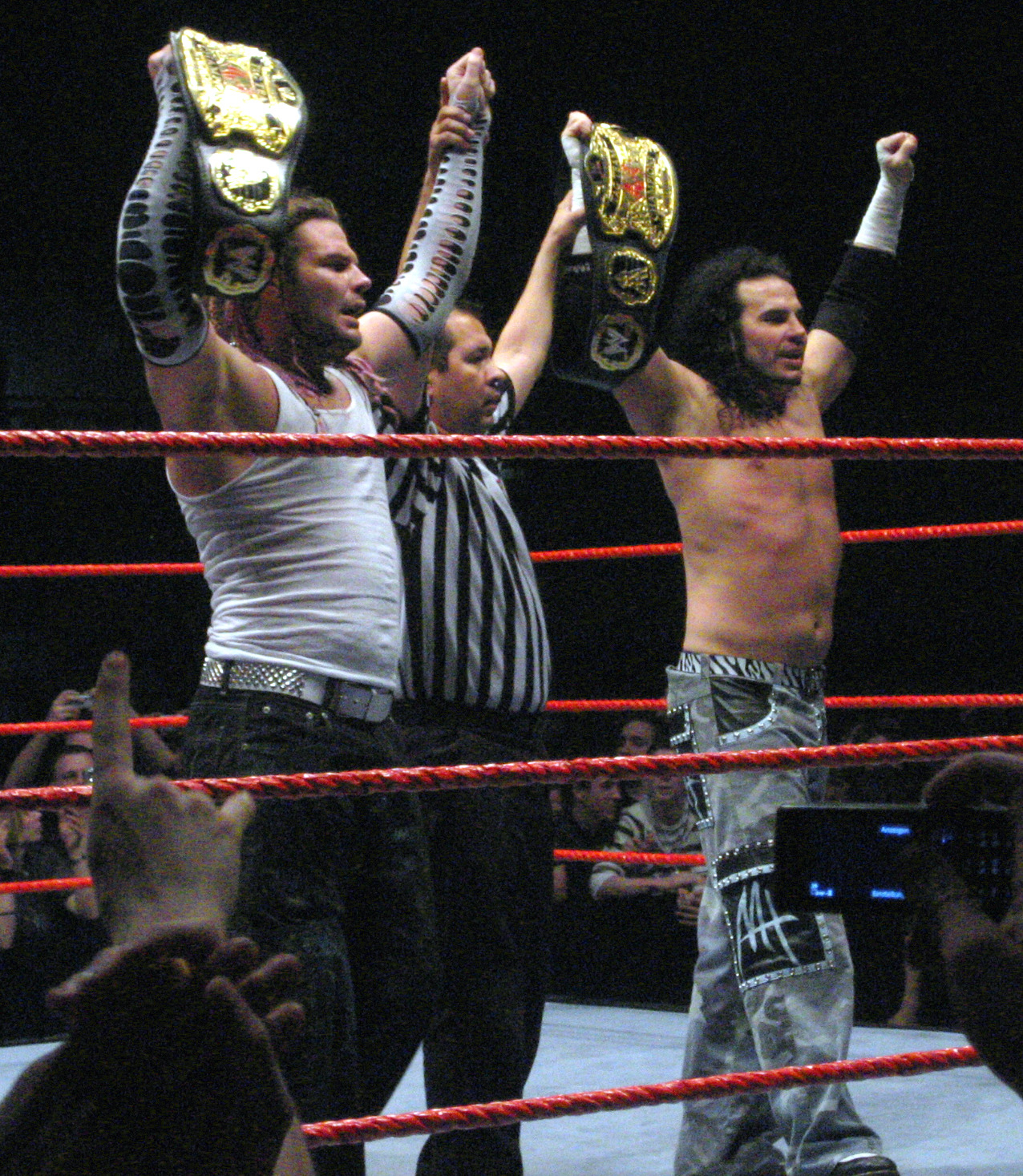 Imagem de referência relacionada a Unified WWE Tag Team Championship, item descrito como registro de referência sobre Unified WWE Tag Team Championship, organizado a partir de dados estruturados abertos