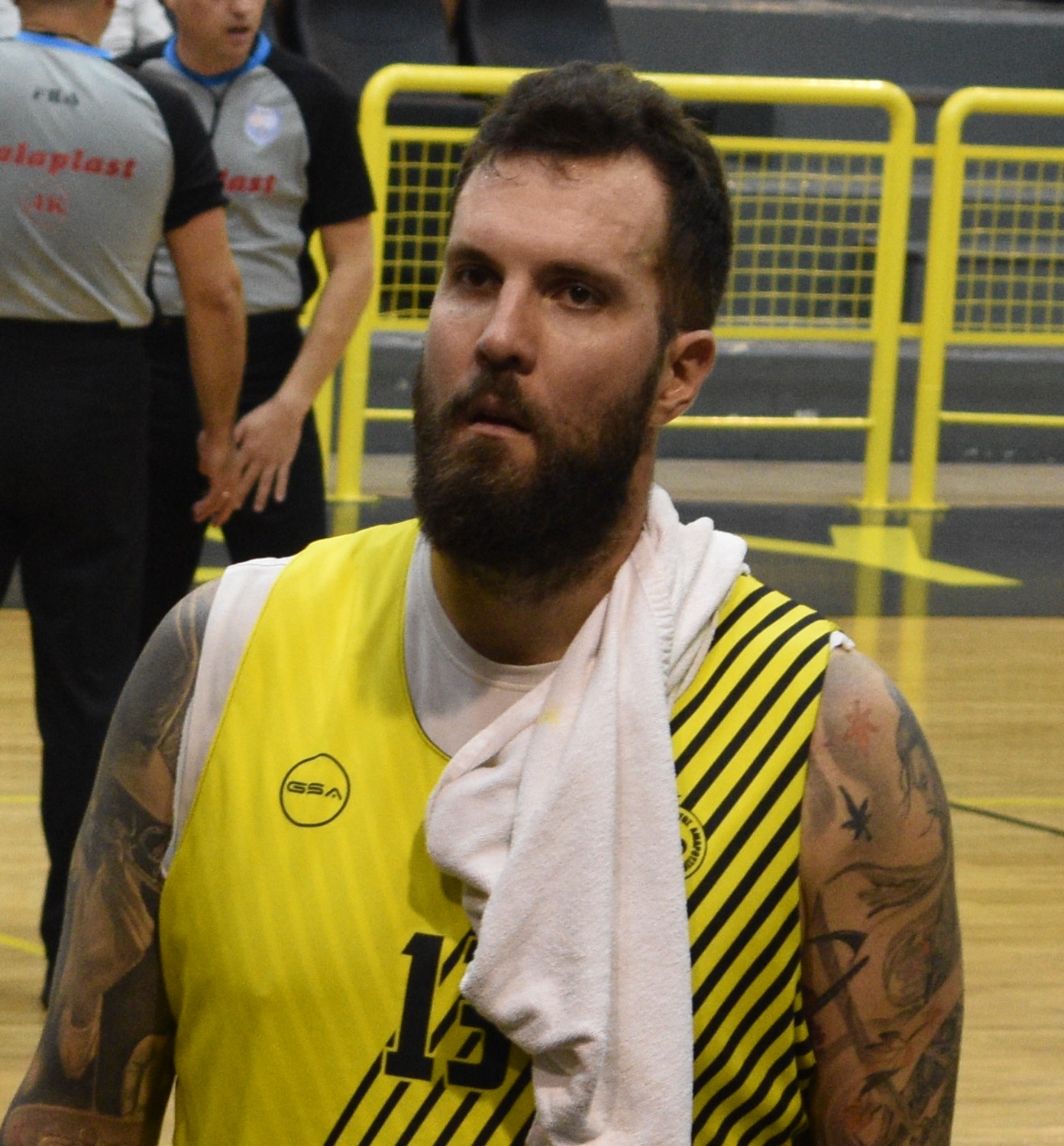 Imagem de referência de Miroslav Raduljica, descrito nos dados abertos como jogador de basquetebol sérvio