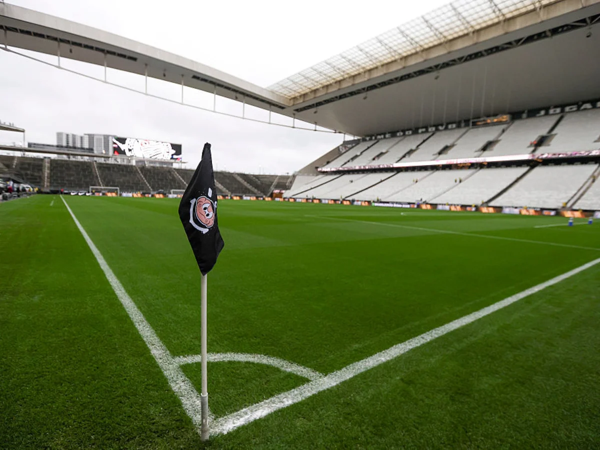 Corinthians relembra Democracia Corintiana e incentiva torcedores a votar