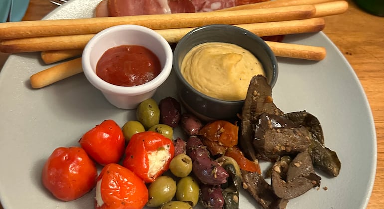 Por dentro da gastronomia do estádio do Liverpool: o que se come no Anfield?