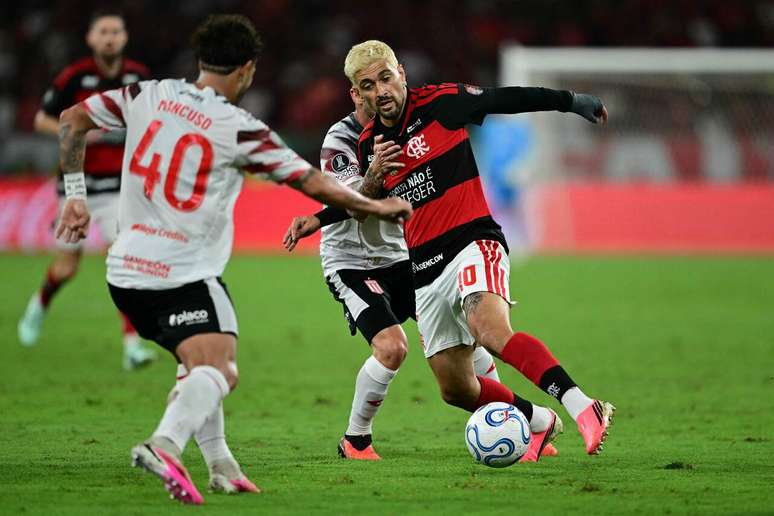 "Não fomos o time que tinhamos que ser", lamenta Arrascaeta