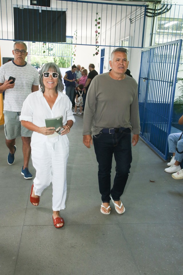 Famosos vão às urnas no 1º turno das Eleições 2026; veja fotos