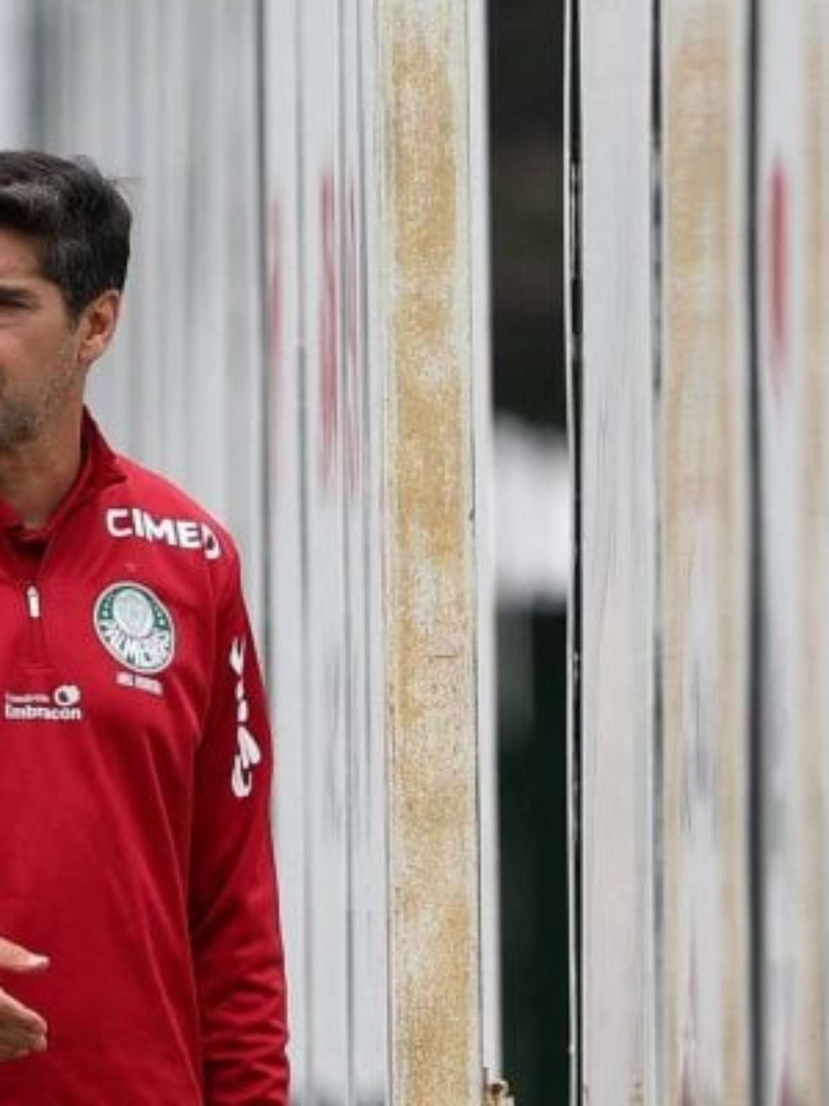 Palmeiras pode ter três desfalques contra o Santos; Abel estuda alternativas