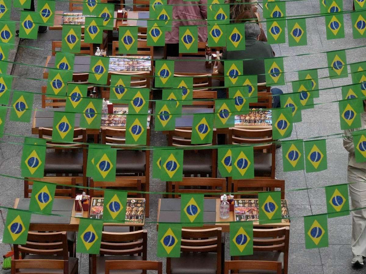 Nem Lula, nem Flávio Bolsonaro 'têm estômago' para reforma que Brasil precisa, diz Economist