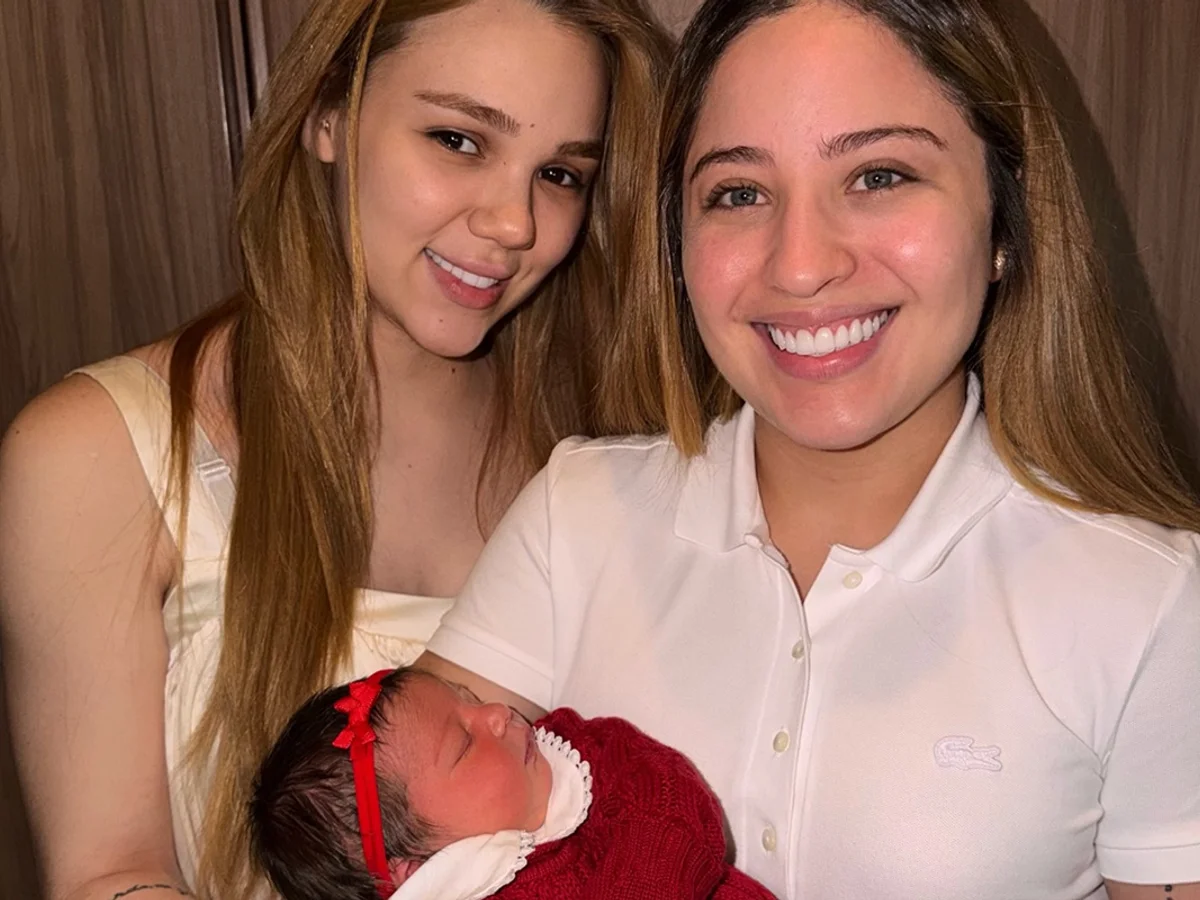 Esposa de Mari Fernández, Júlia Ribeiro mostra antes e depois do pós-parto