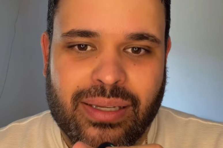 Ex-BBB Michel reage após ser alvo de chacota por trabalhar como motorista de app: 'Querem me diminuir'