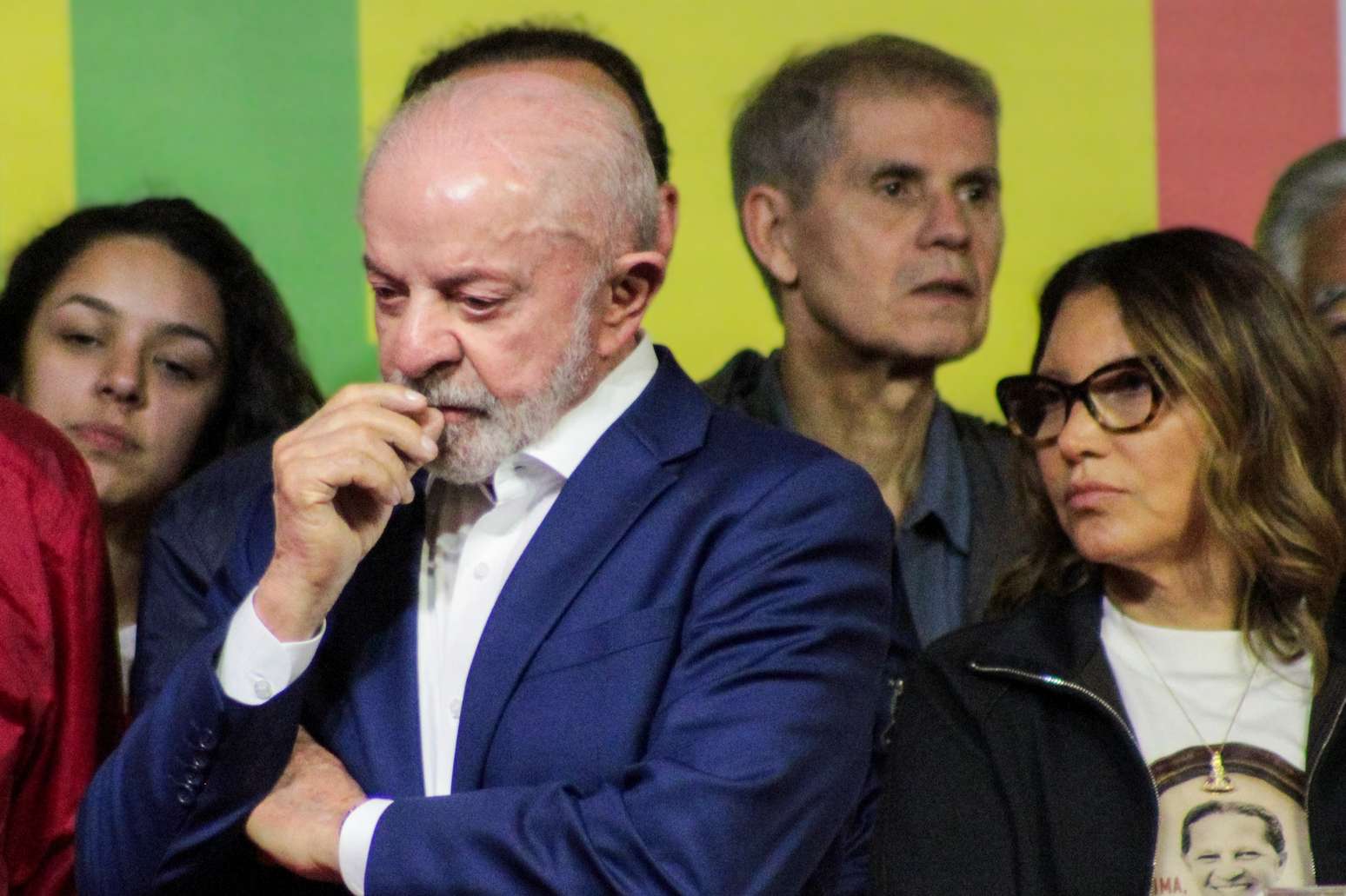 Lula ficou atrás de Flávio Bolsonaro já no primeiro turno