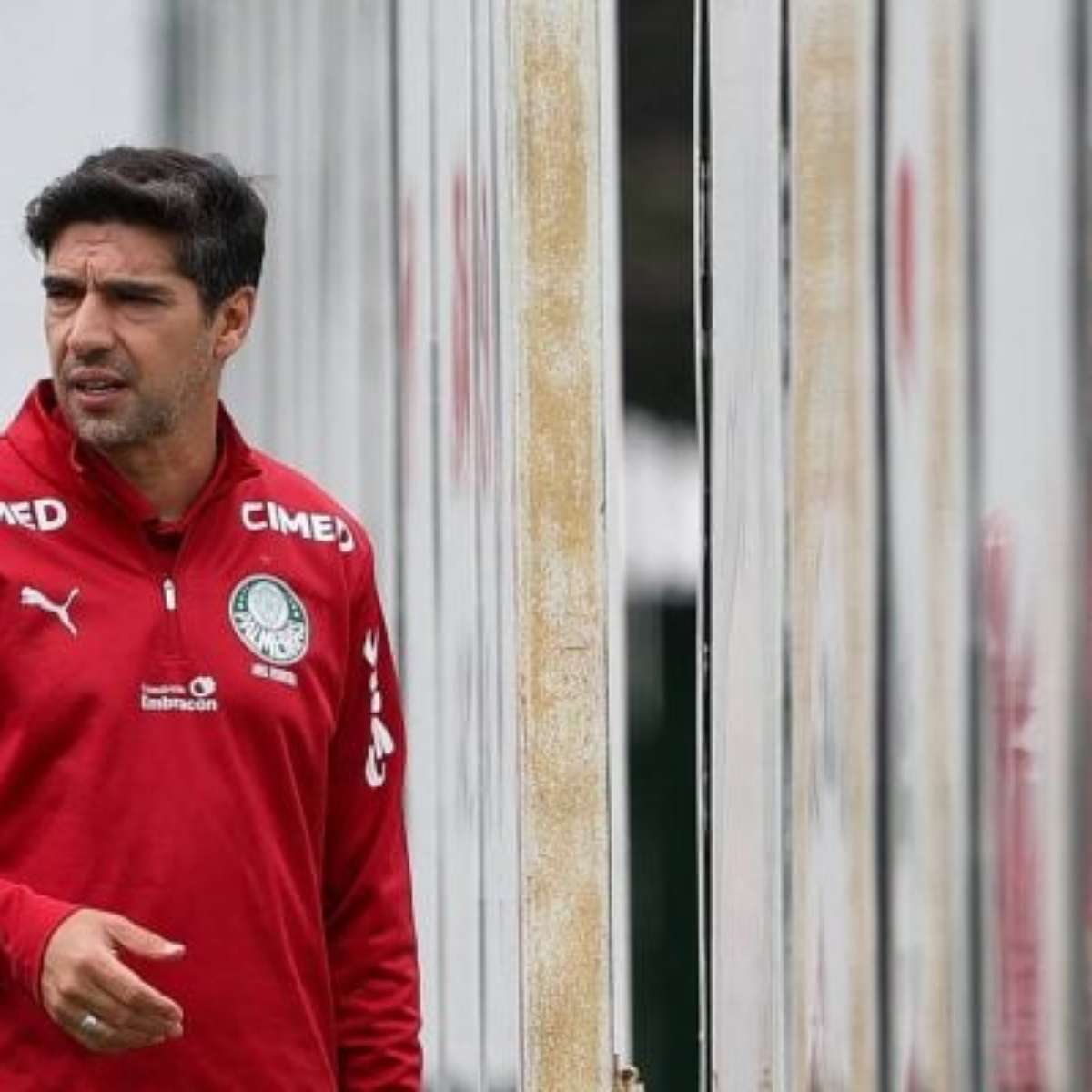 Palmeiras pode ter três desfalques contra o Santos; Abel estuda alternativas
