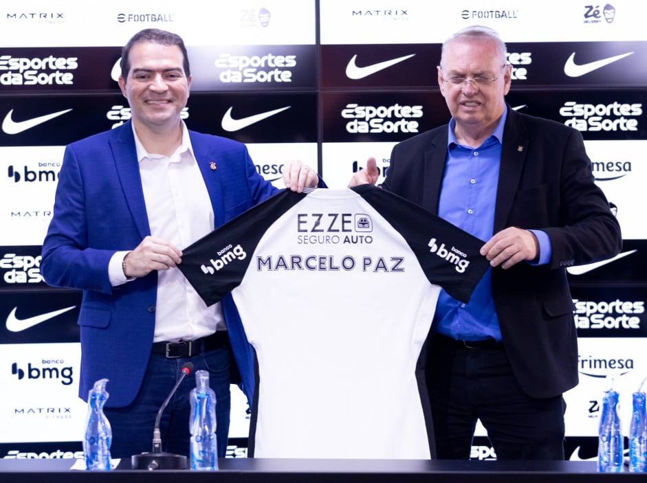Paz cobrou três meses de atraso no direito de imagem dos jogadores. As organizadas queriam a demissão. Stabile nunca o perdoou por Diniz. E o mandou embora