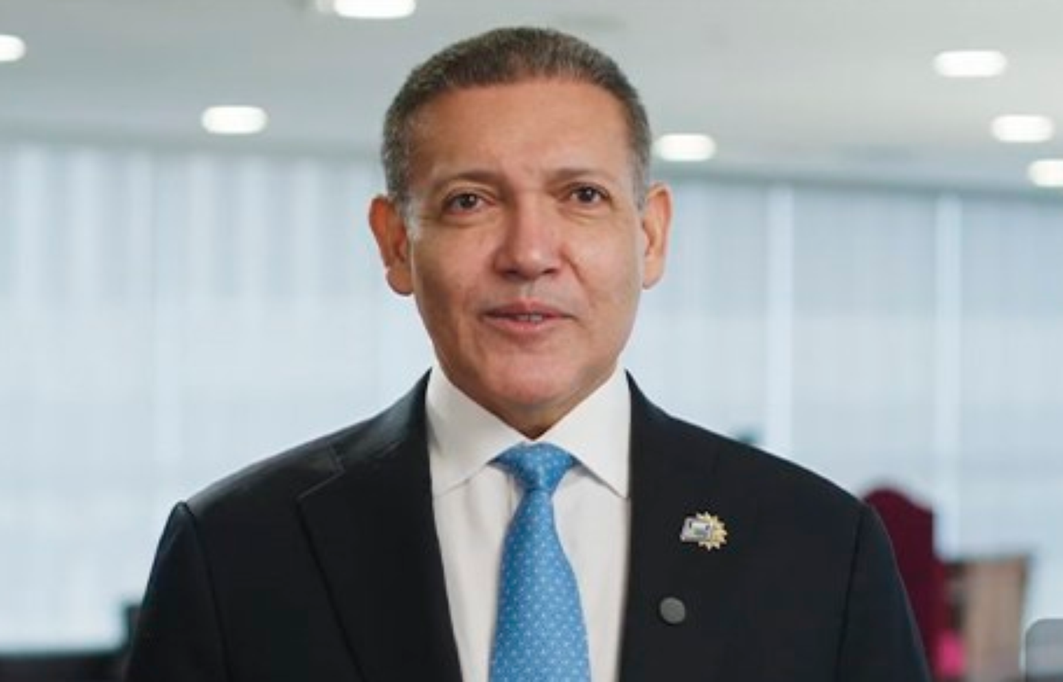 Kassio Nunes Marques, presidente do TSE, determinou exclus&atilde;o do canal pr&oacute;-Lula, mas outra decis&atilde;o reverteu a medida