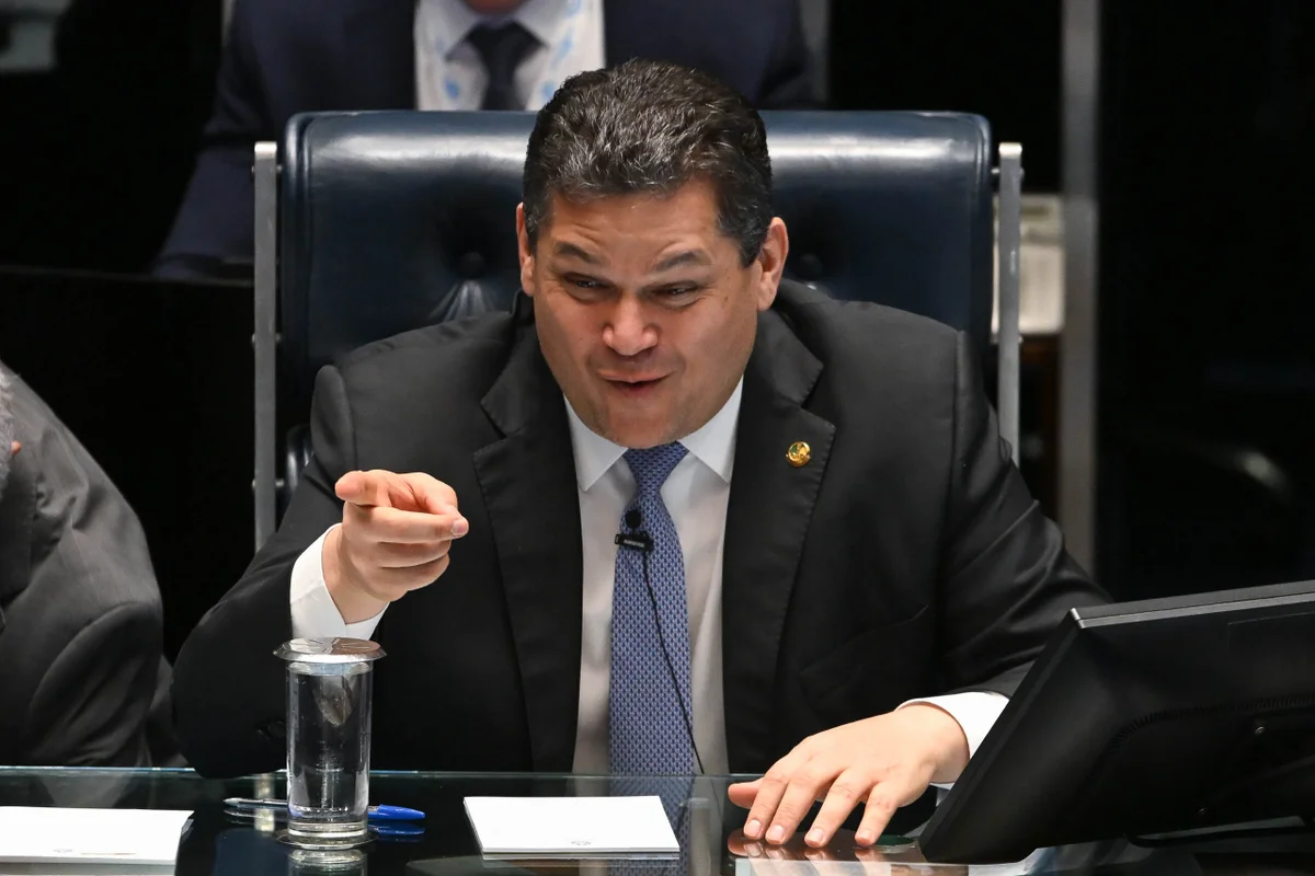 Direção do Senado diz a eleitos que Alcolumbre definirá gabinetes e imóveis