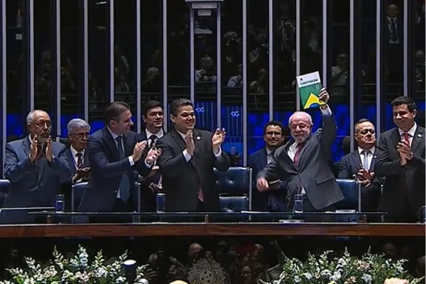 Lula compara fim da 6x1 com Constituinte: "Vitória da sociedade brasileira"