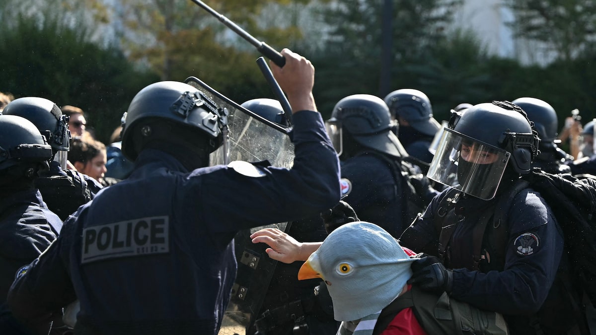 Protestos estudantis na França têm confronto com a polícia e prisões em massa