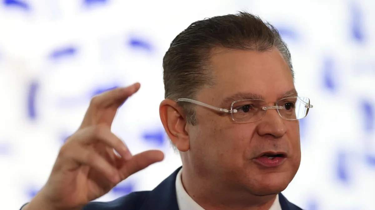 PEC 6x1: líder do PL promete pagamento por hora se Flávio for eleito