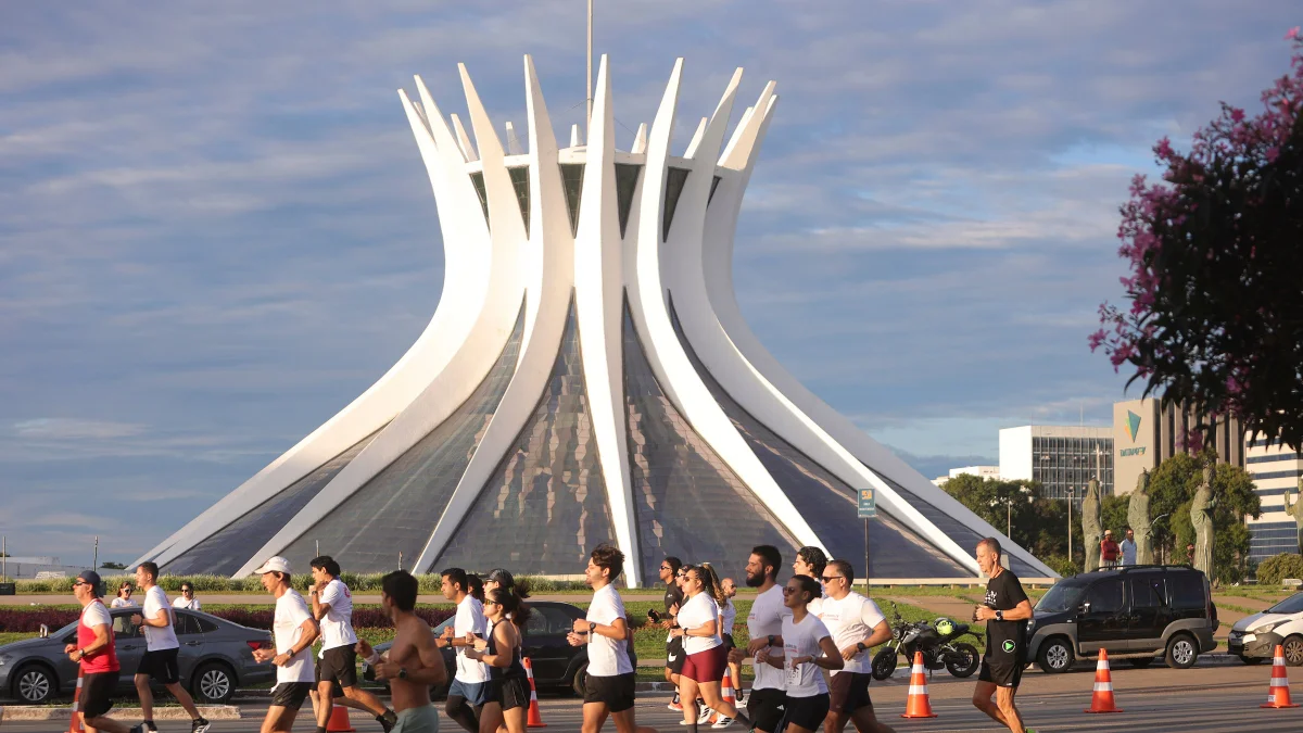 Metrópoles Endurance Corrida: médico explica benefícios de correr à noite