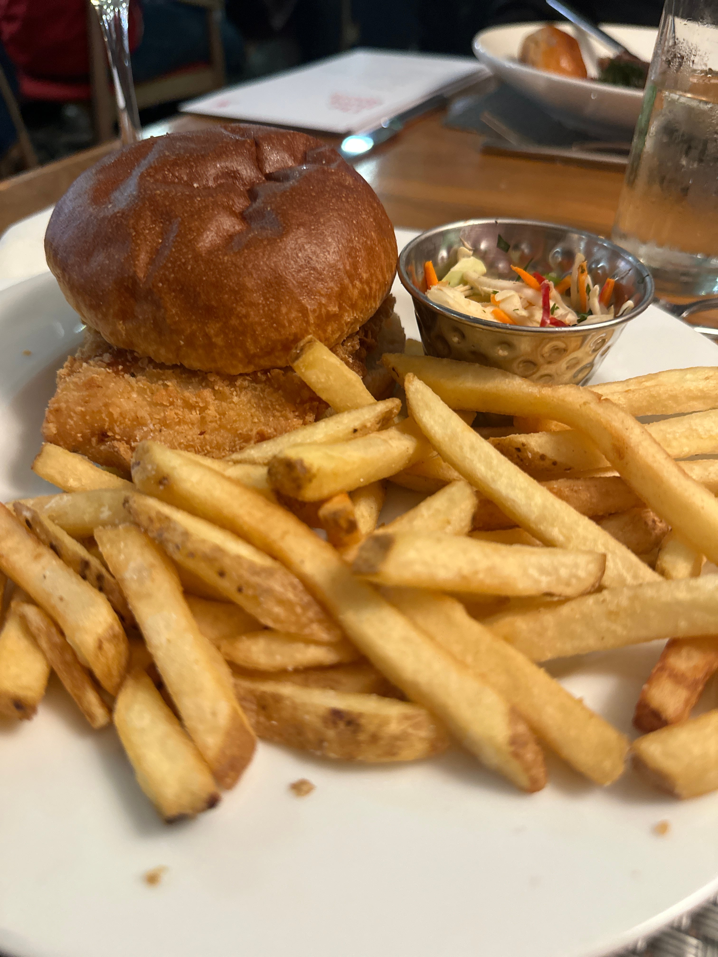 Por dentro da gastronomia do estádio do Liverpool: o que se come no Anfield?