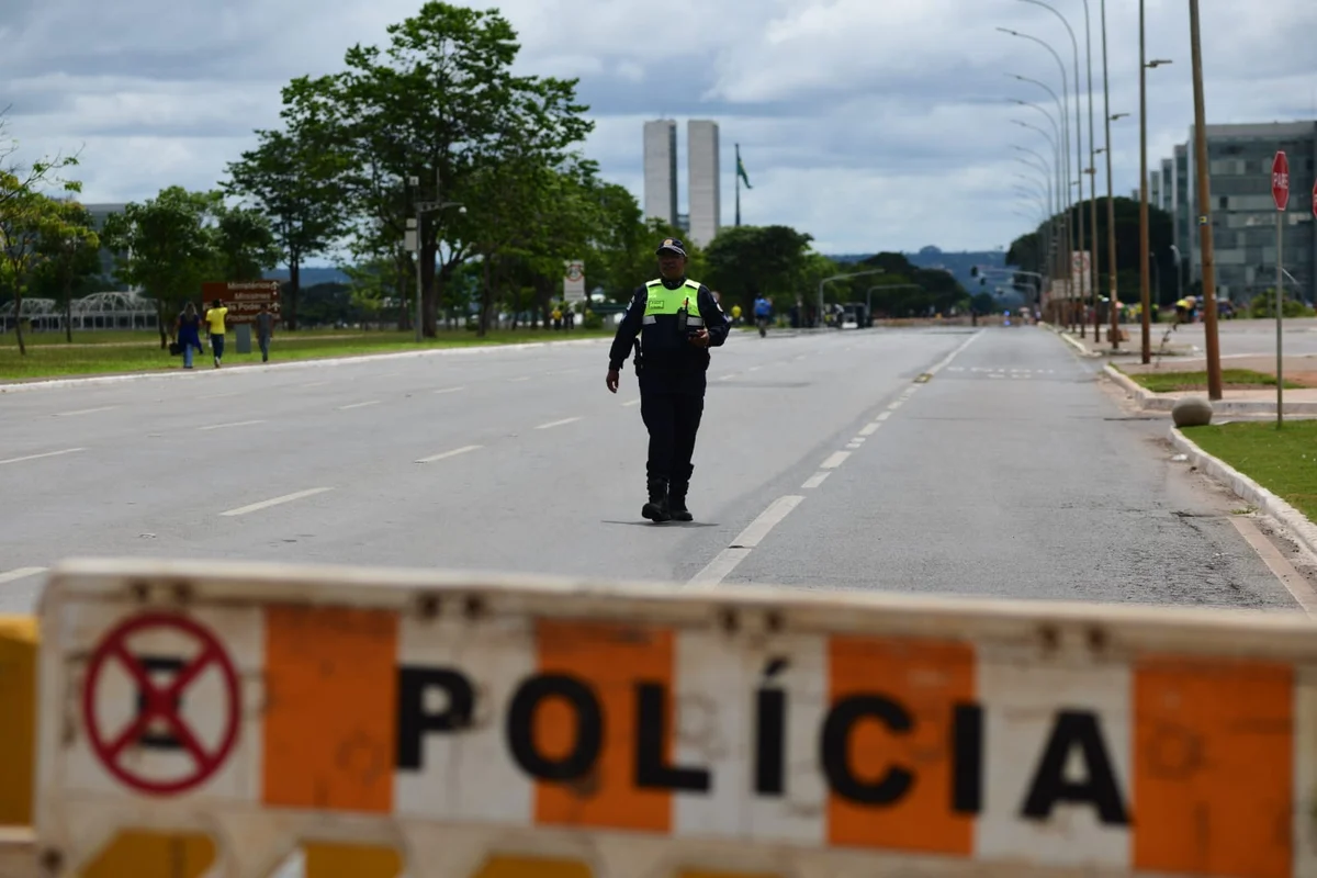 Policia militar isola a Esplanada dos Ministérios para evitar que grupos bolsonaristas protestem no Congresso Nacional - Metrópoles
