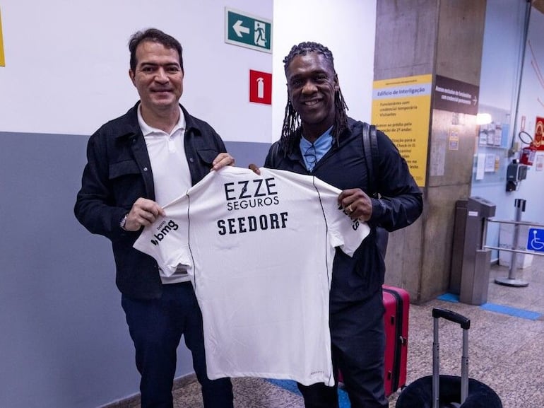 Paz cobrou três meses de atraso no direito de imagem dos jogadores. As organizadas queriam a demissão. Stabile nunca o perdoou por Diniz. E o mandou embora