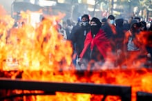 Protestos violentos contra o custo de vida na Itália tomam as ruas de Milão, Turim e Bolonha