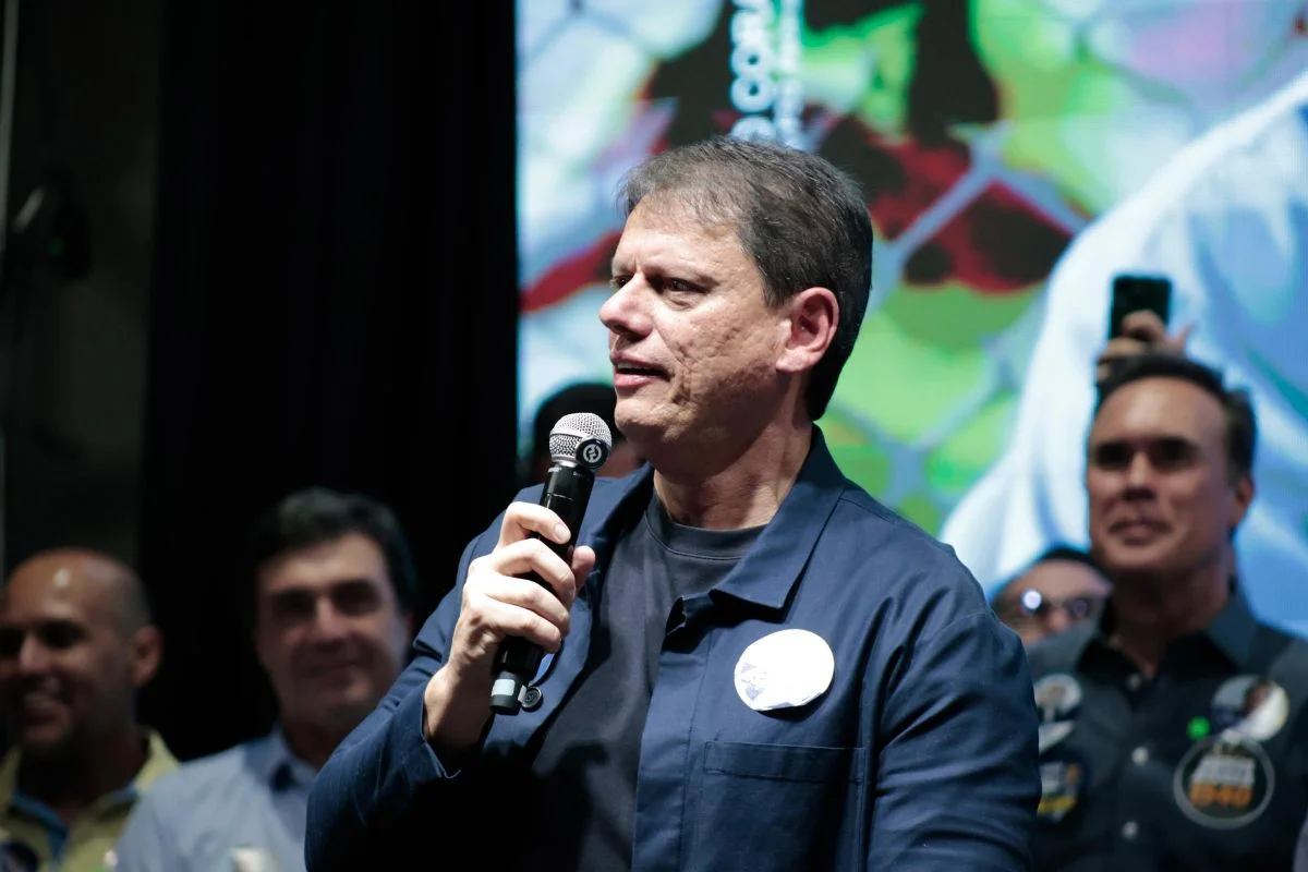 Reeleito no 1º turno, Tarcísio consolida “luz própria” iniciada em 2024