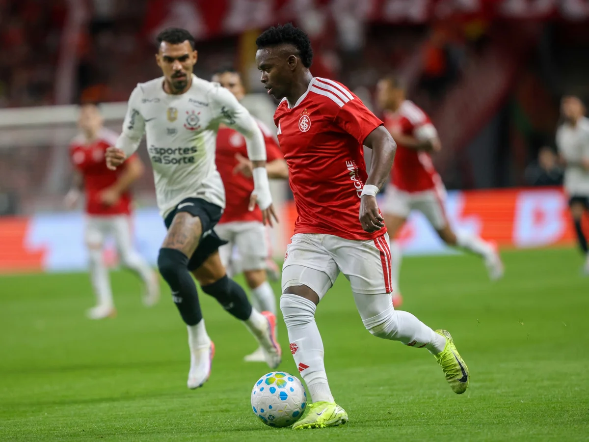Em cenário de caos, Internacional e Corinthians lutam contra o rebaixamento