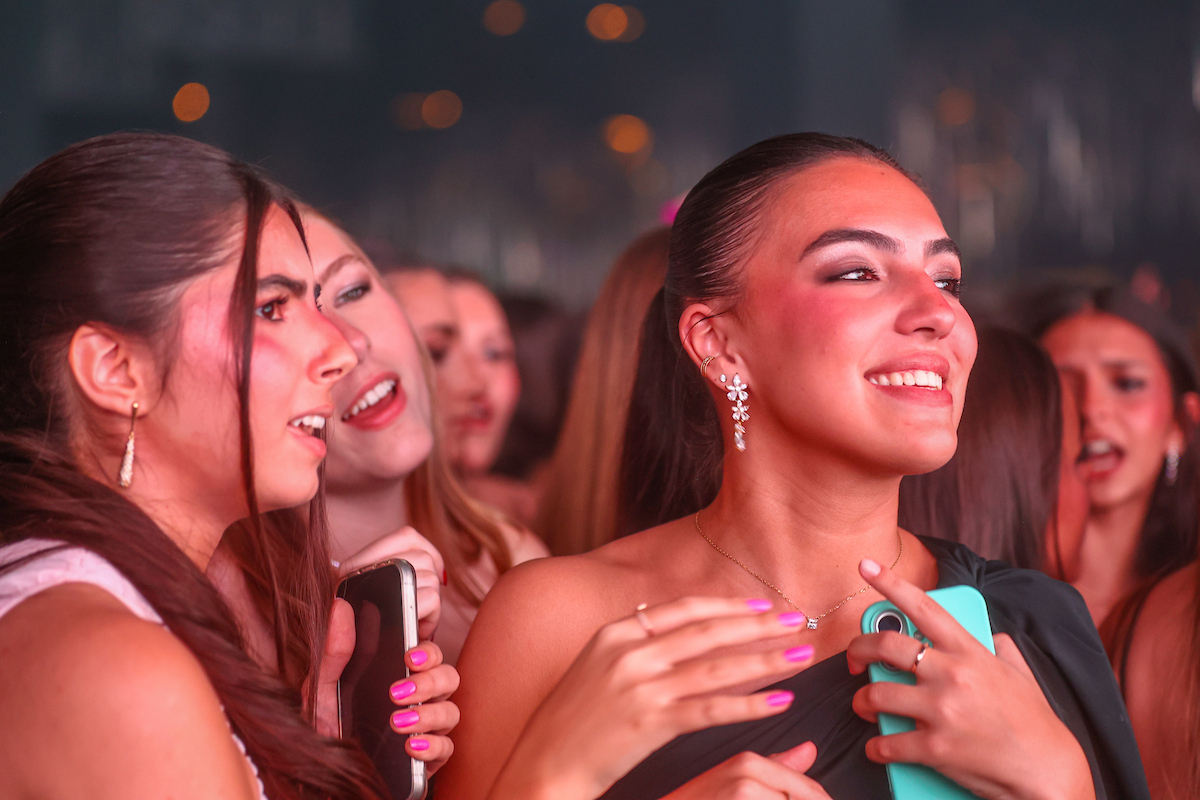 Rodeada de amigos, Marita Estevão festeja aniversário em noite inesquecível