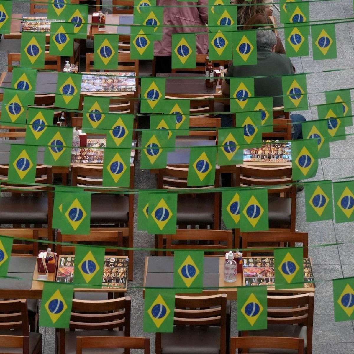 Nem Lula, nem Flávio Bolsonaro 'têm estômago' para reforma que Brasil precisa, diz Economist