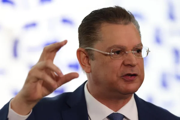 PEC 6x1: líder do PL promete pagamento por hora se Flávio for eleito