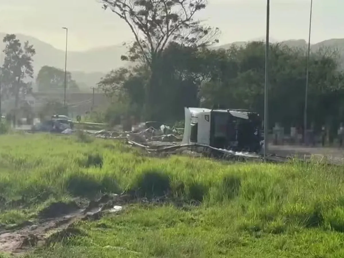 Acidente na BR-393, no Rio de Janeiro, deixa 5 mortos e 9 feridos