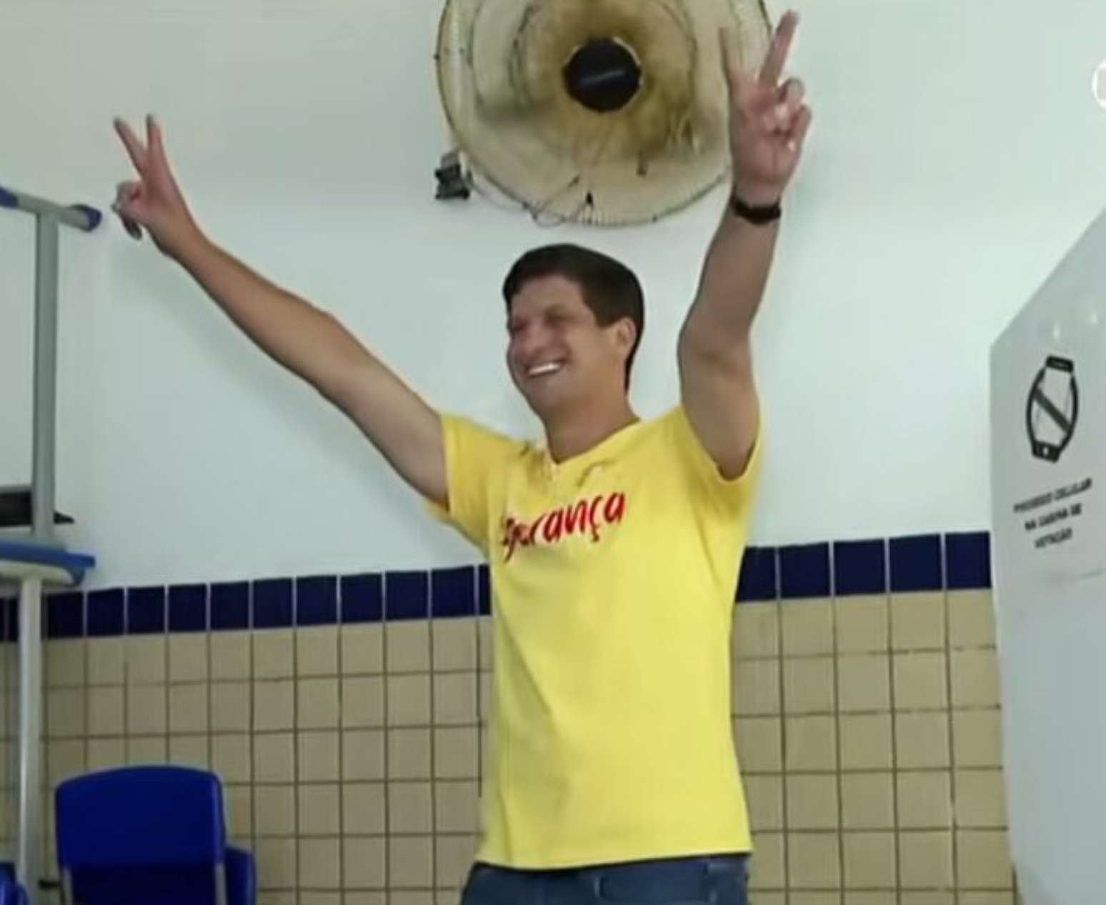 João Campos vota: associação com Lula durante a campanha
