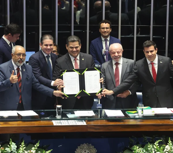 Lula compara fim da 6×1 com Constituinte: “Vitória da sociedade brasileira” - destaque galeria