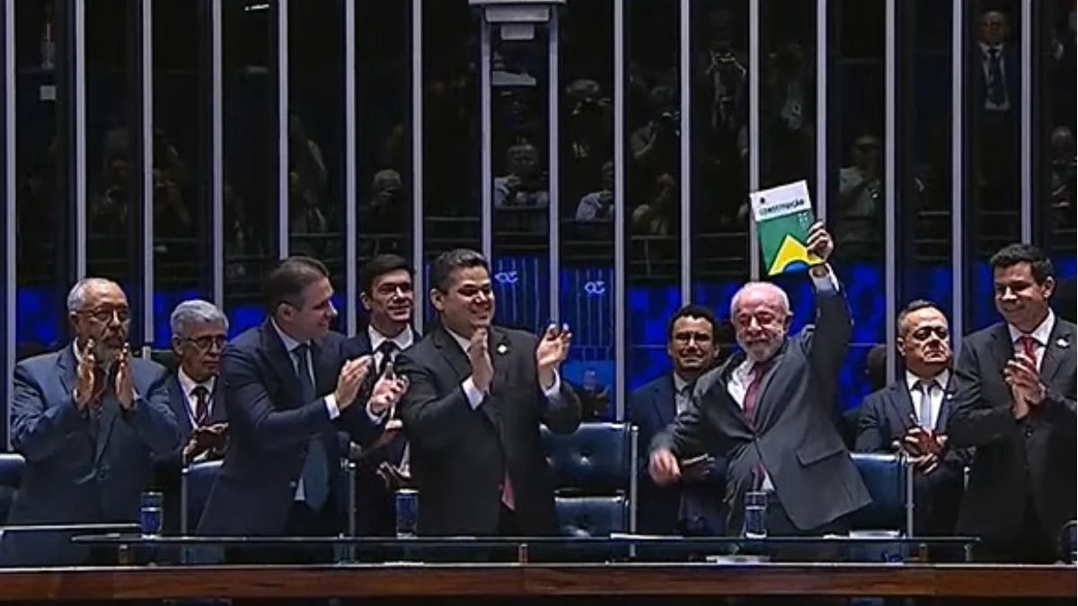 Lula compara fim da 6x1 com Constituinte: "Vitória da sociedade brasileira"