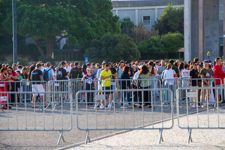 Brasileiros votam no exterior e TSE registra 124 mil justificativas até esta manhã