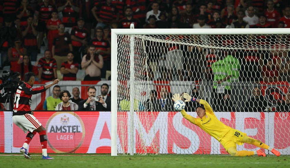 Bruno Henrique se pronuncia após eliminação do Flamengo: 'Nunca tinha passado por um momento como esse'