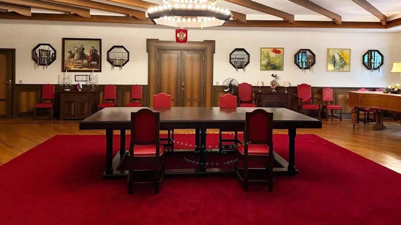 Nechayev: o fechamento do consulado geral em Bonn afetará negativamente os russos