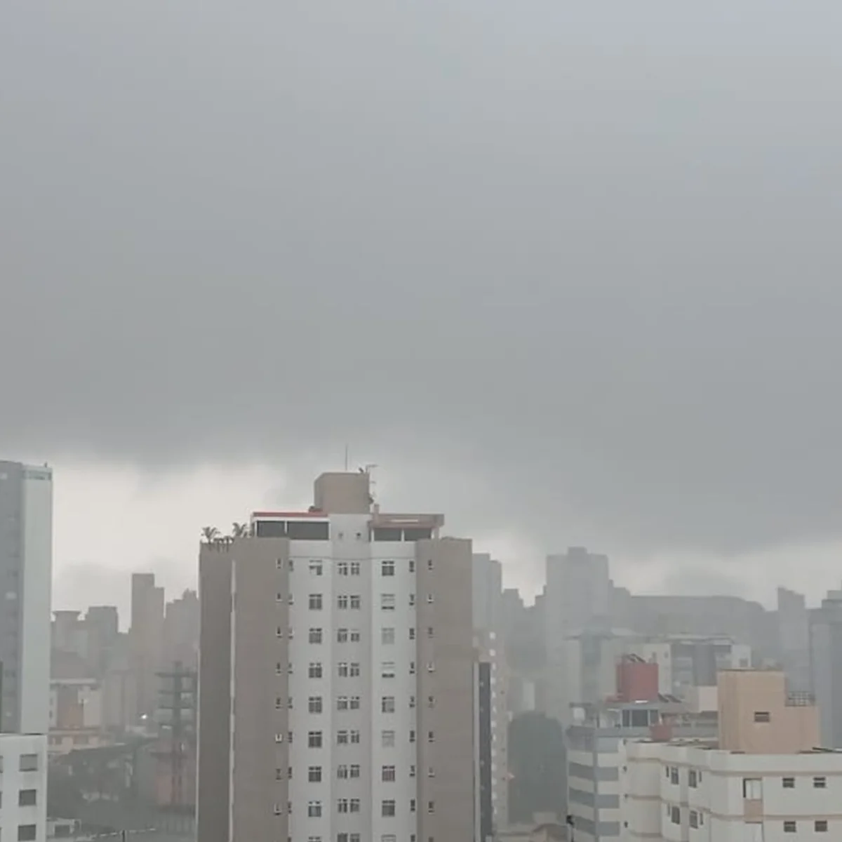 Frente fria derruba temperaturas em MG; BH amanhece com 14,2°C