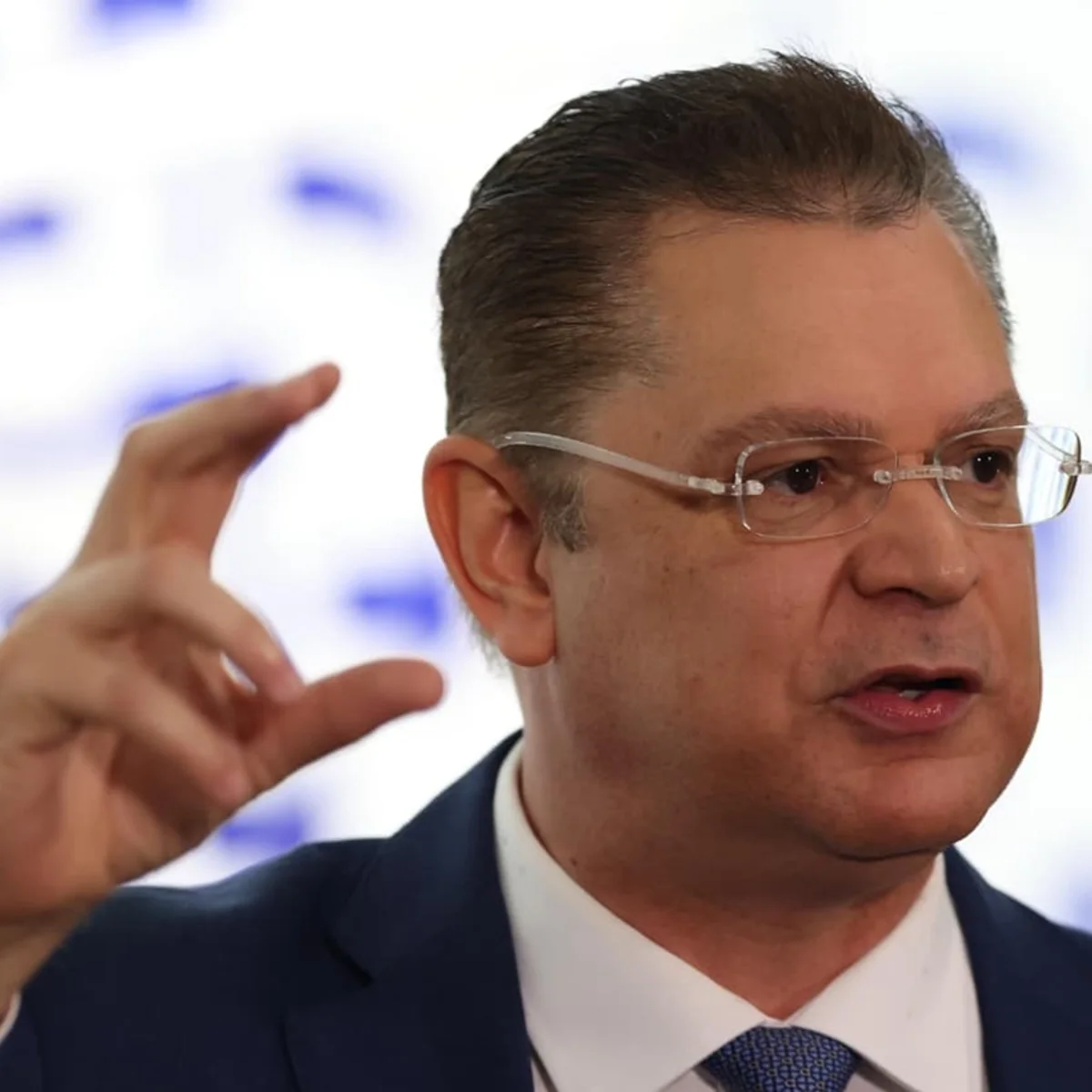 PEC 6x1: líder do PL promete pagamento por hora se Flávio for eleito