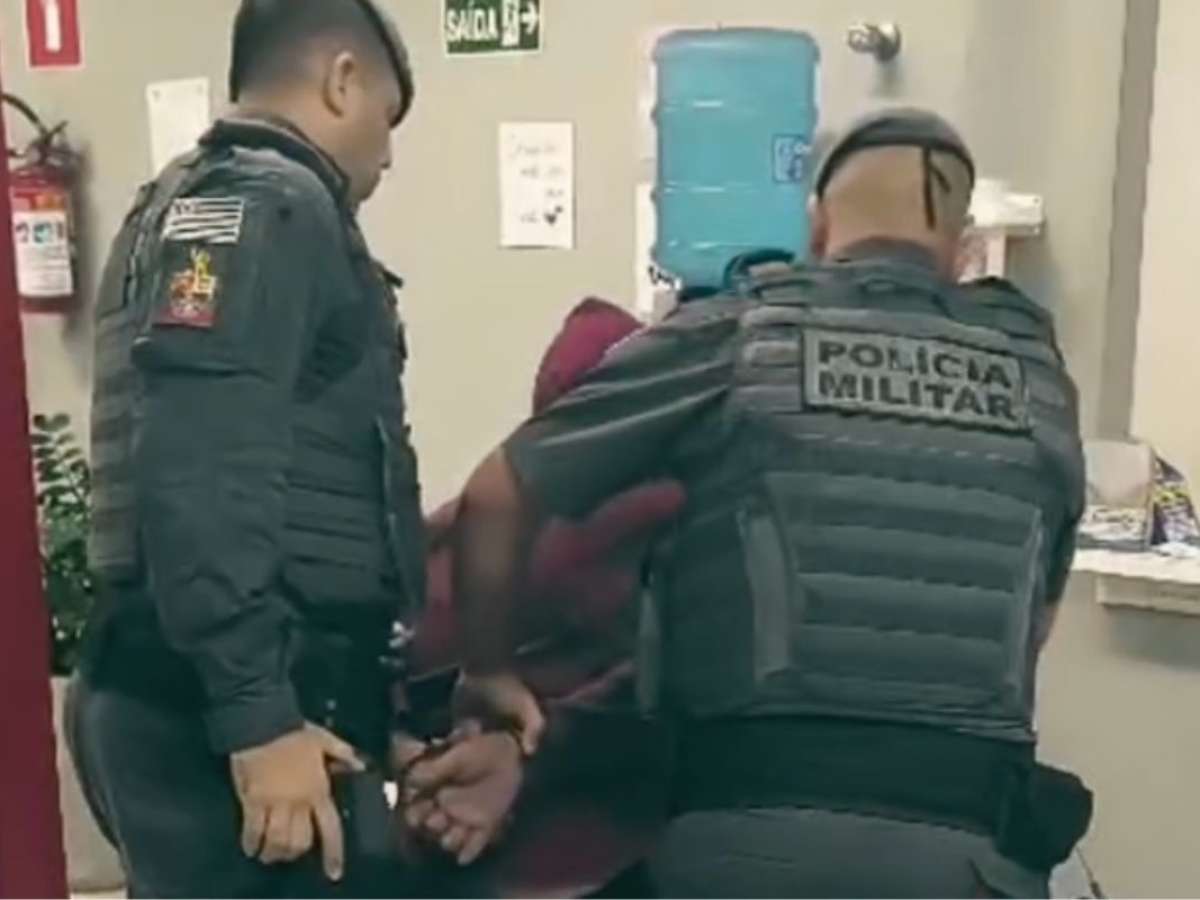 Menina de 10 anos pisca para policial e PM prende pai que a sequestrou em Praia Grande
